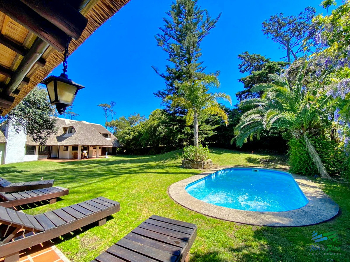Casa ID.4457 - TEMPORADA 2026 GRAN CASA, 4 DORMITORIOS CON PISCINA CLIMATIZADA, PINARES, PUNTA DEL ESTE DISPONIBLE TEMPORADA 2025!!!