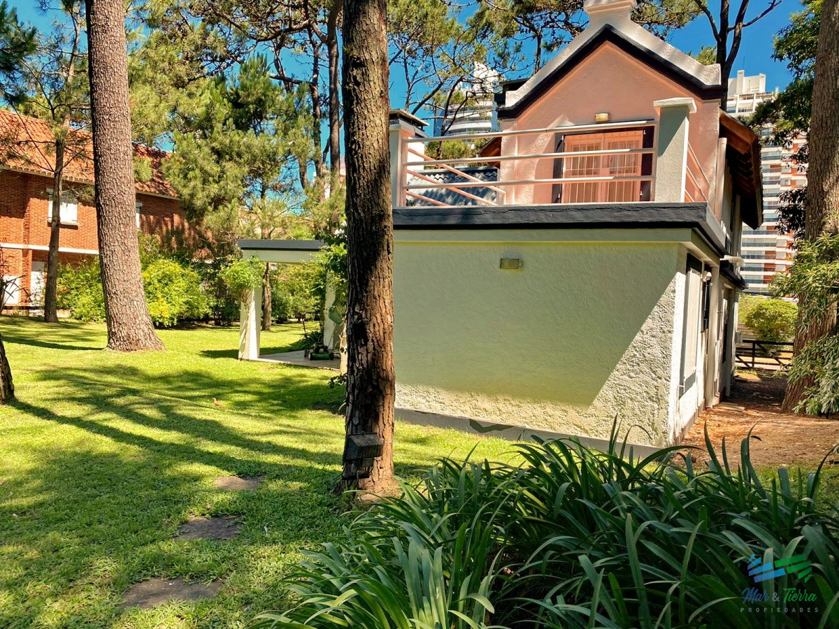 Casa ID.1675 - Venta de casa 3 dormitorios en Aidy Grill Punta del este, a pasos de playas Mansa y Brava