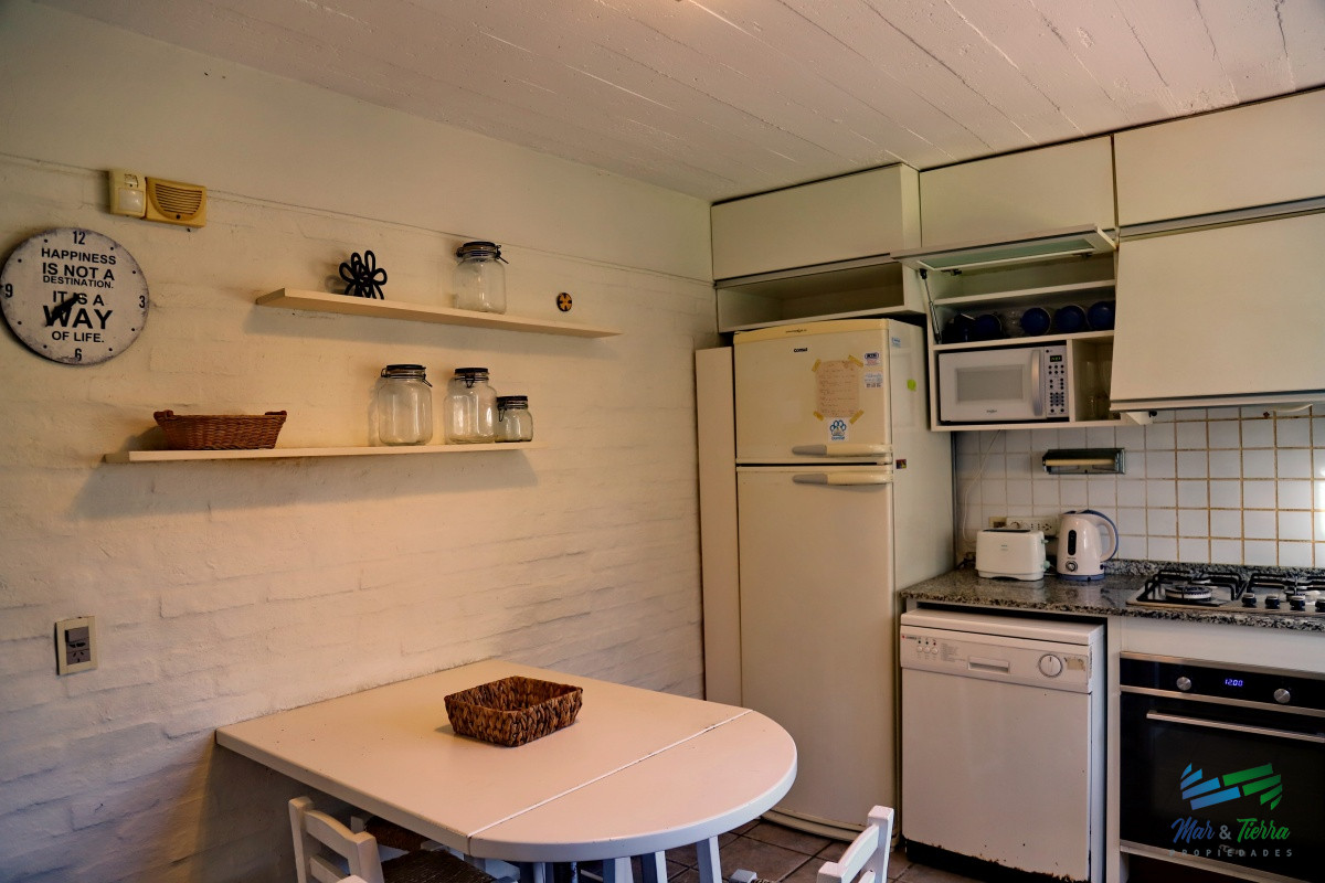 Casa ID.1741 - Vendo casa 4 dormitorios, con piscina en Pinares, Punta del Este