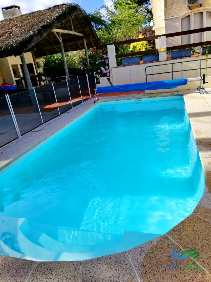 Casa ID.1685 - Vendo casa de 5 dormitorios con piscina climatizada en playa mansa, Punta del Este