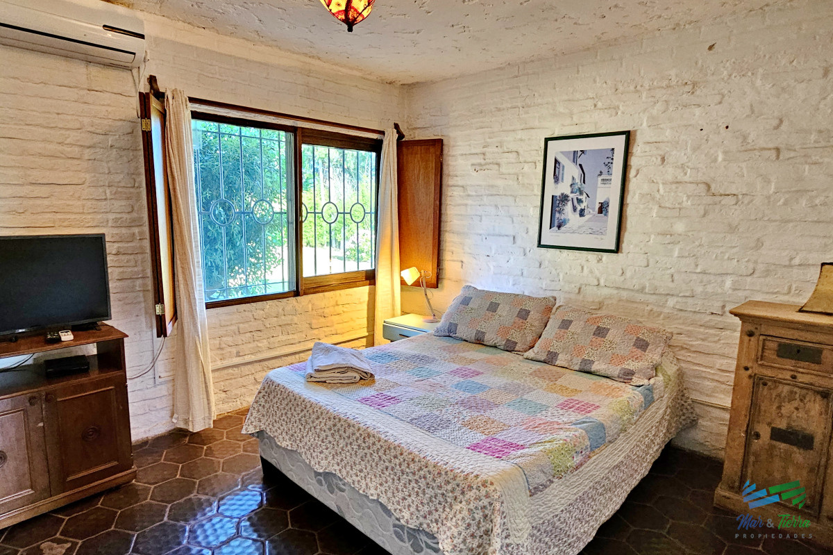 Casa ID.1856 - En venta casa 5 con piscina, a 1 cuadra de la playa mansa, Pintares, Punta del Este