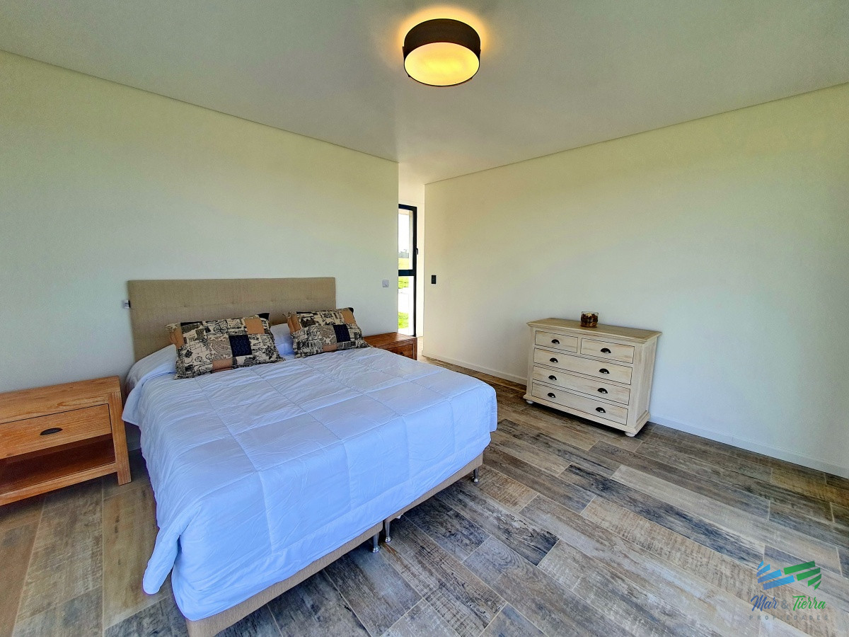 Casa ID.4341 - Vendo casa a estrenar, 3 dormitorios en suite, piscina, en barrio privado Laguna de los Cisnes, Laguna del Sauce, Punta del Este