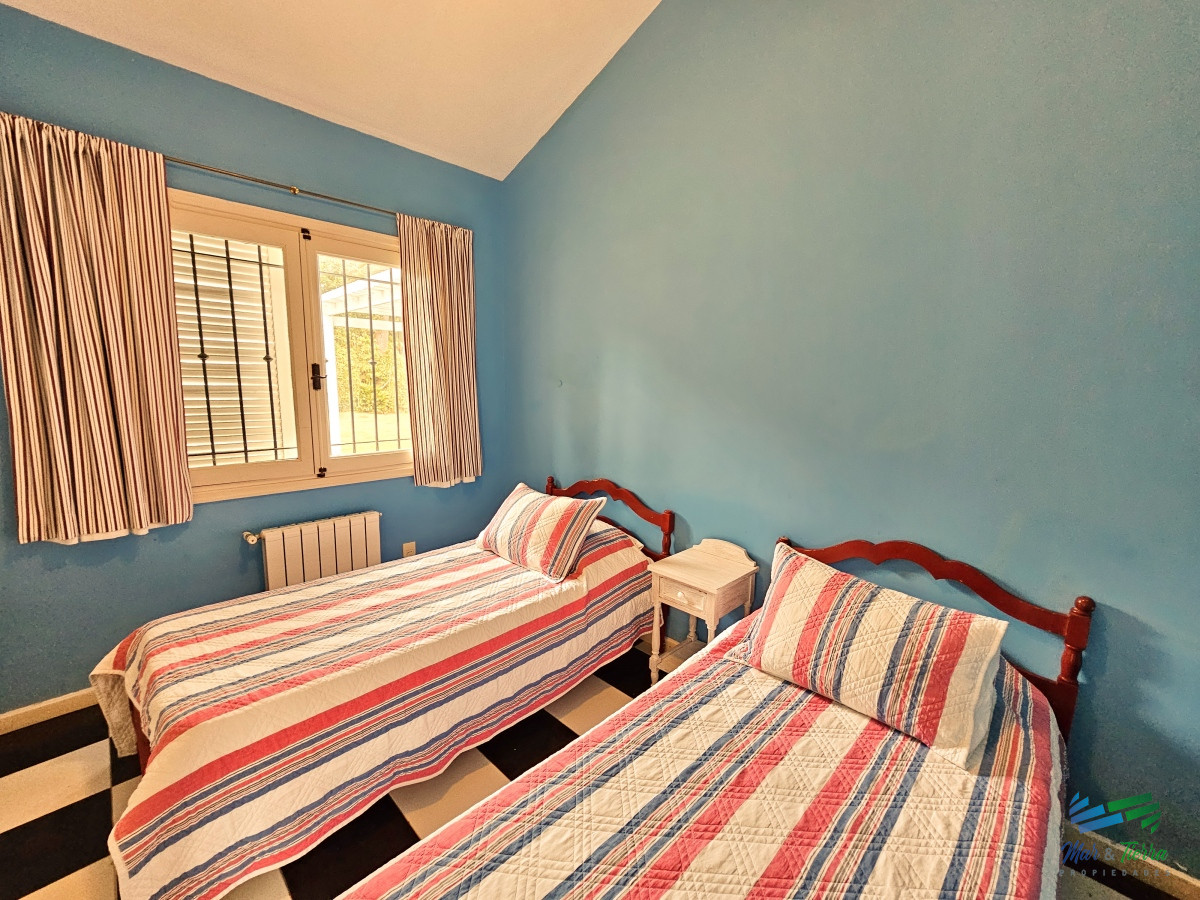 Casa ID.4287 - En venta casa 6 dormitorios con gran terreno y piscina, en la brava, Punta del Este
