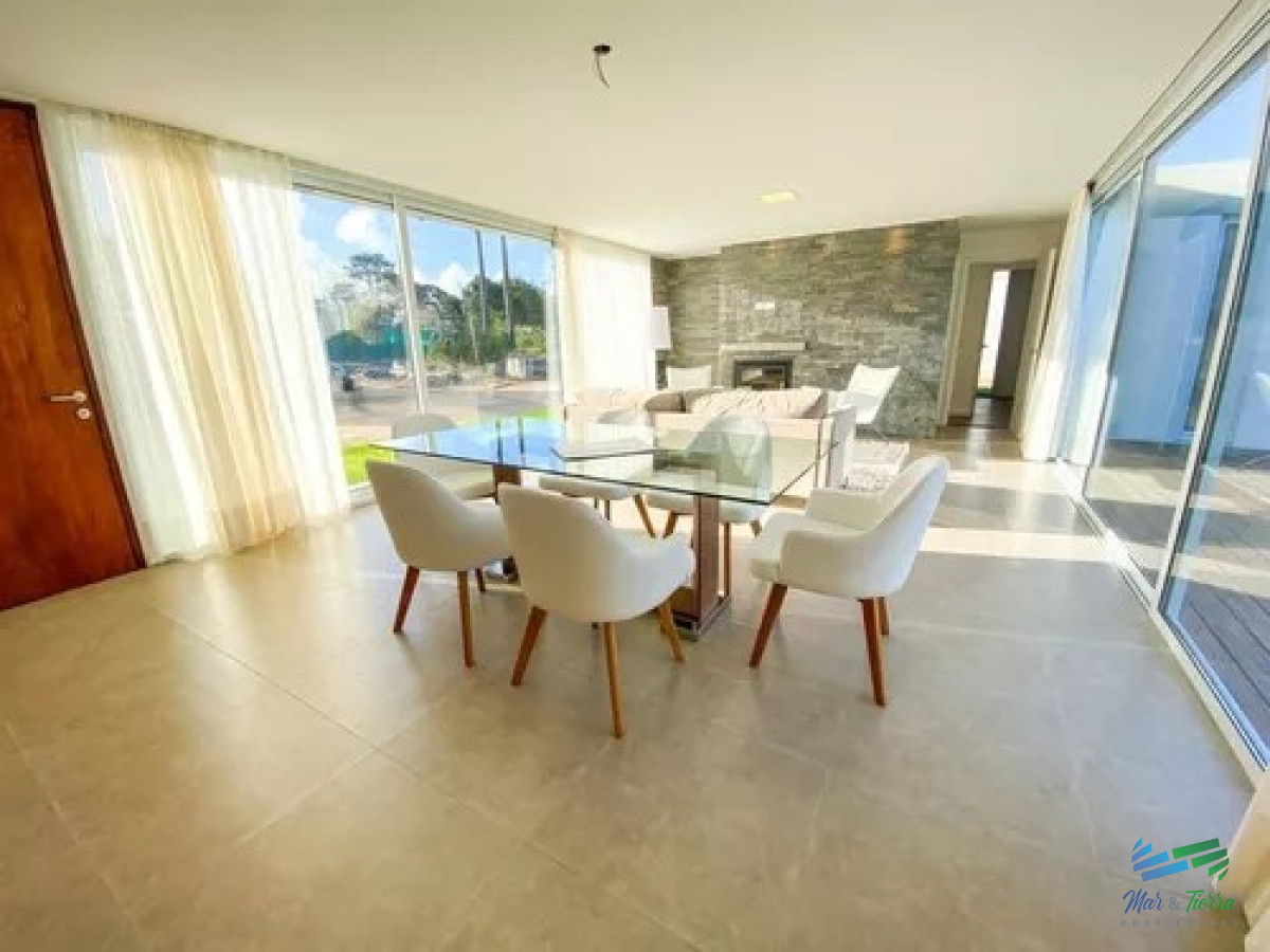 Casa ID.4329 - Casa a estrenar de 3 dormitorios 3 baños en Punta del Este, Jardines de Cordoba