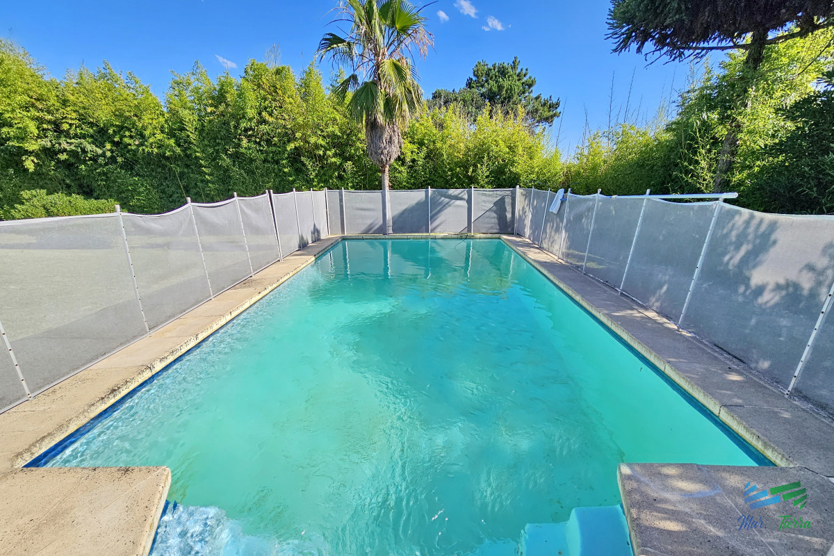 Casa ID.1856 - En venta casa 5 con piscina, a 1 cuadra de la playa mansa, Pintares, Punta del Este
