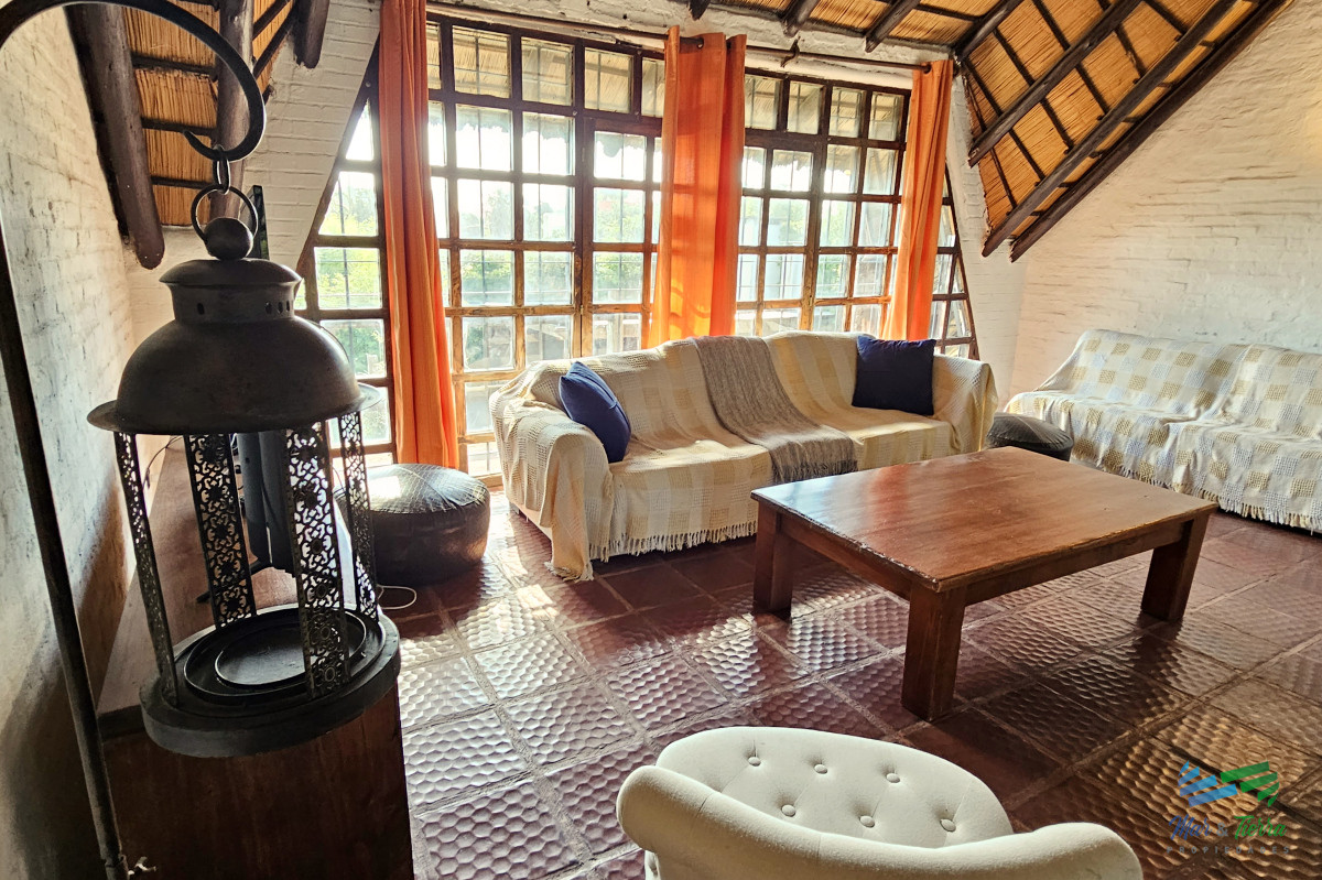 Casa ID.1856 - En venta casa 5 con piscina, a 1 cuadra de la playa mansa, Pintares, Punta del Este