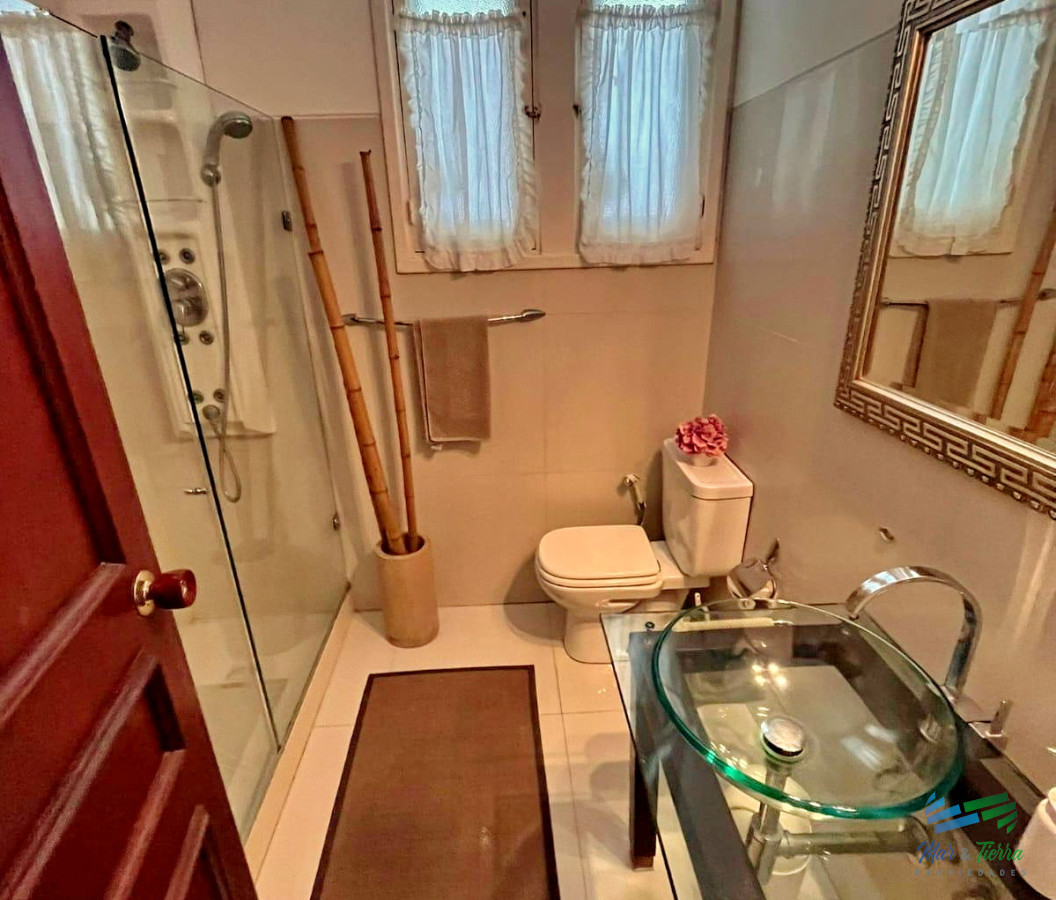 Casa ID.1580 - Casa 5 dormitorios y piscina en venta a 2 cuadras de playa mansa, Punta del este.
