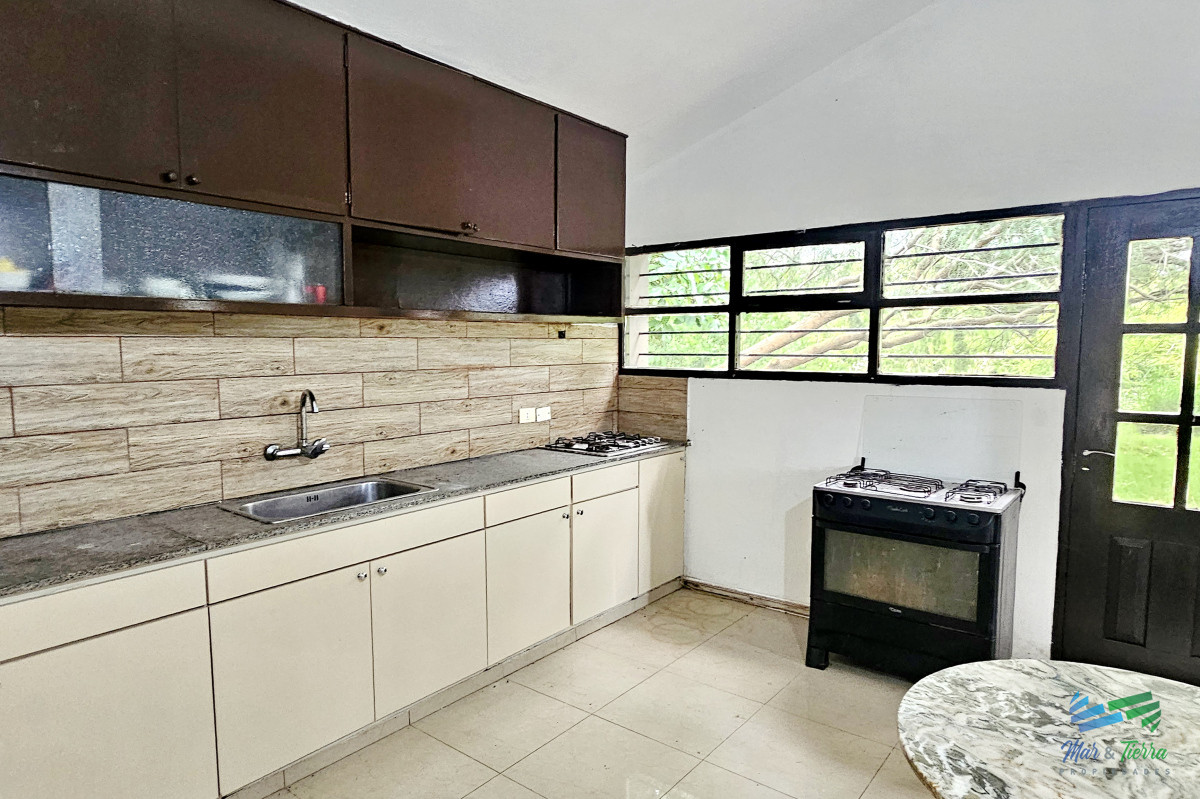 Casa ID.4971 - Venta de casa 3 dormitorios y servicio en El Golf Punta del Este 