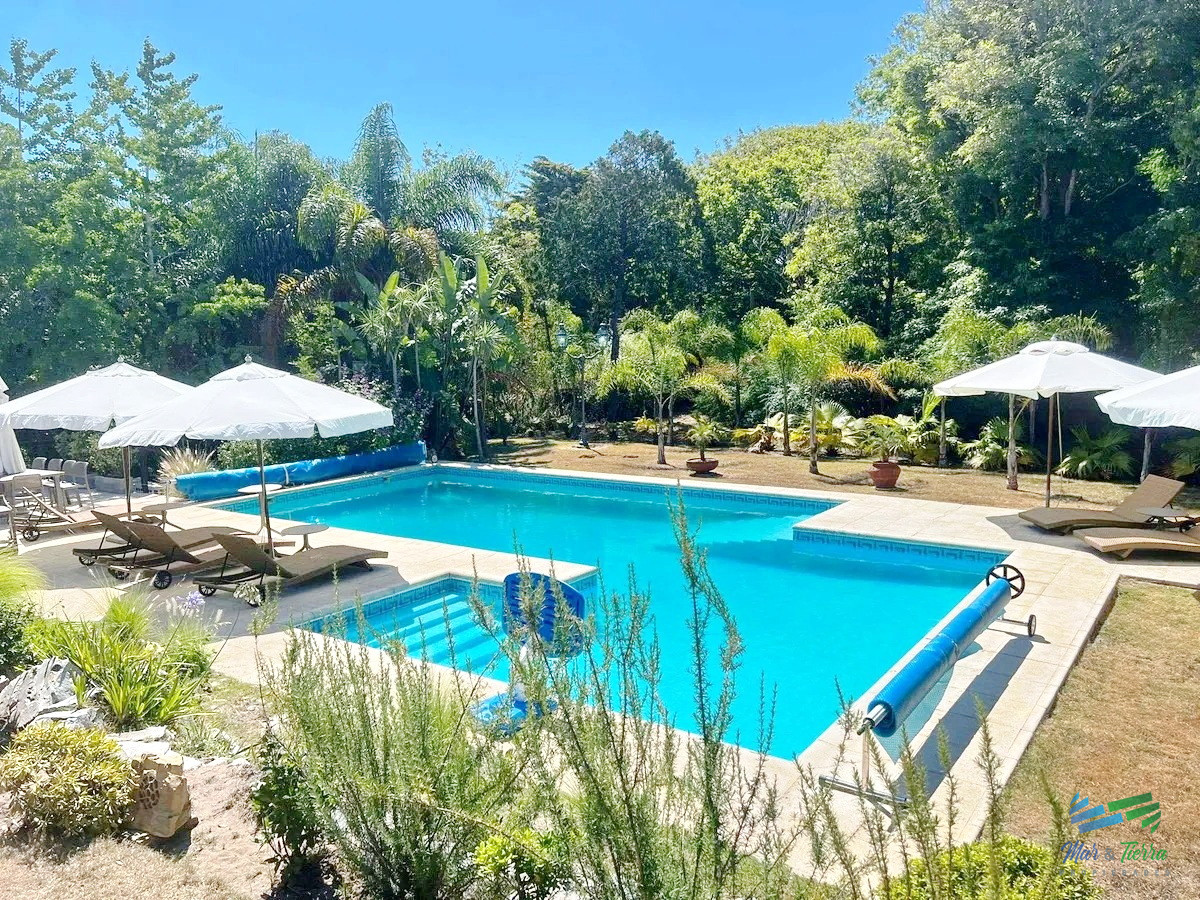 Casa ID.5563 - Venta de casa en Solanas Punta Ballena 8 dormitorios 8 baños 