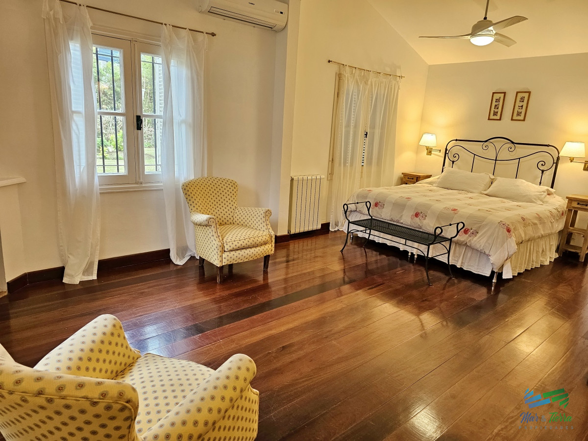Casa ID.4287 - En venta casa 6 dormitorios con gran terreno y piscina, en la brava, Punta del Este