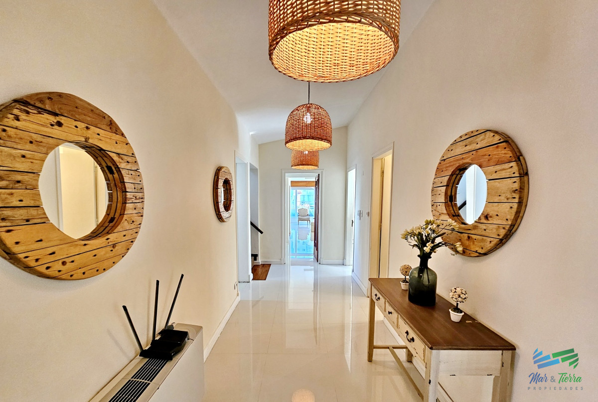 Casa ID.1676 - En venta casa de 5 dormitorios con piscina en playa mansa, Punta del Este