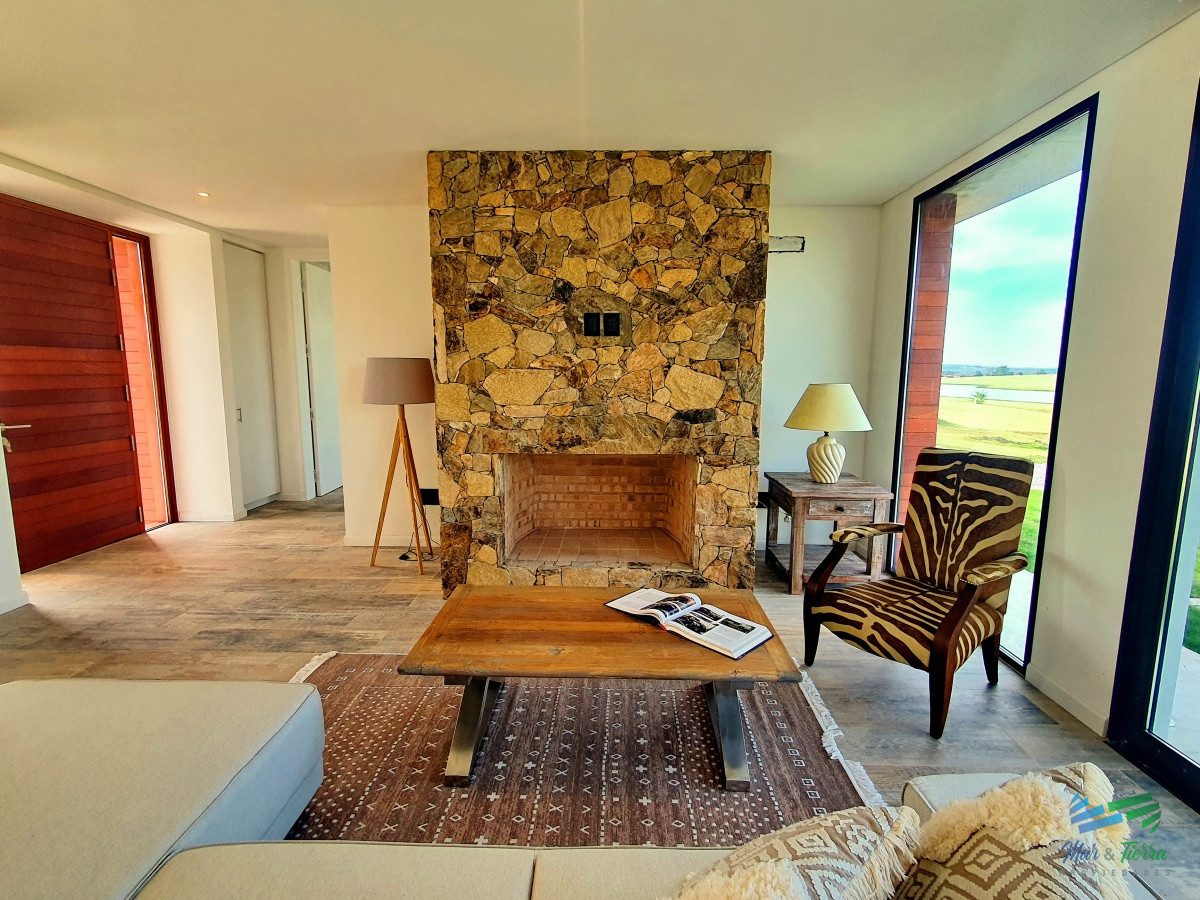 Casa ID.4341 - Vendo casa a estrenar, 3 dormitorios en suite, piscina, en barrio privado Laguna de los Cisnes, Laguna del Sauce, Punta del Este