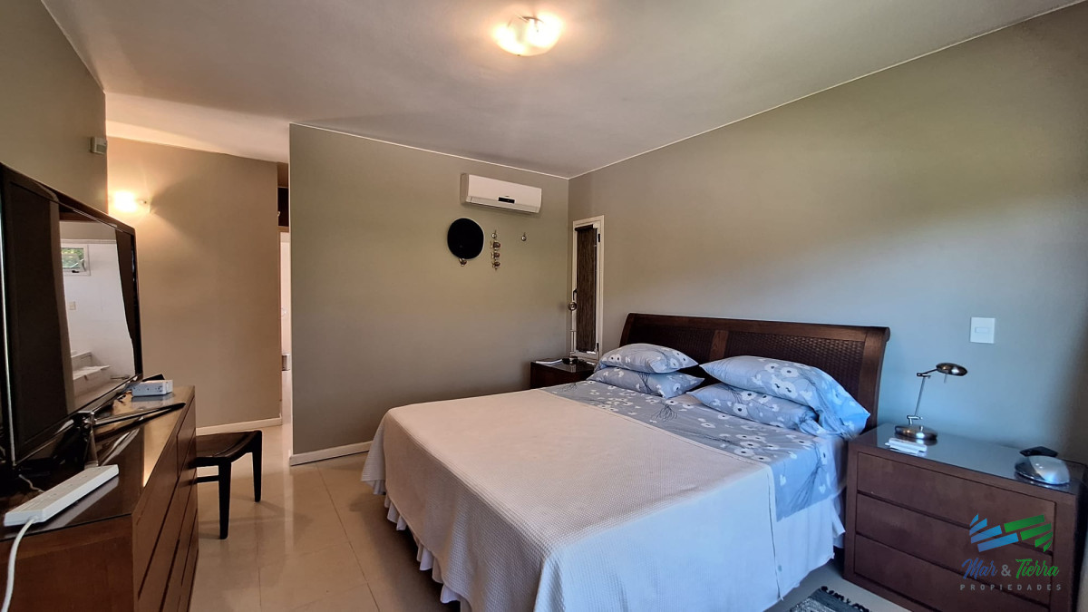 Casa ID.4493 - CHALET DISPONIBLE ALQUILER DE TEMPORADA, MODERNO DE 4 DORMITORIOS, PISCINA. PUNTA DEL ESTE