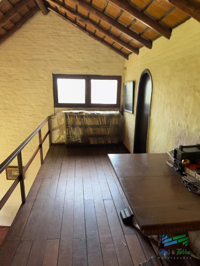 Casa ID.4947 - En venta cabaña con gran terreno, piscina y cancha de paddle en Pinares, Punta del Este