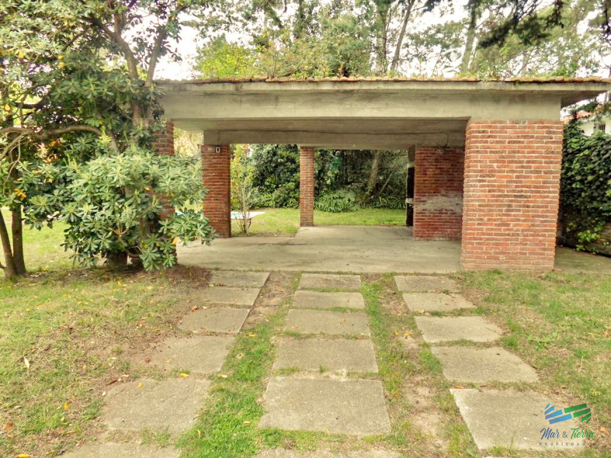 Casa ID.4447 - CASA CON PISCINA, 4 DORMITORIOS, MANSA, PUNTA DEL ESTE 