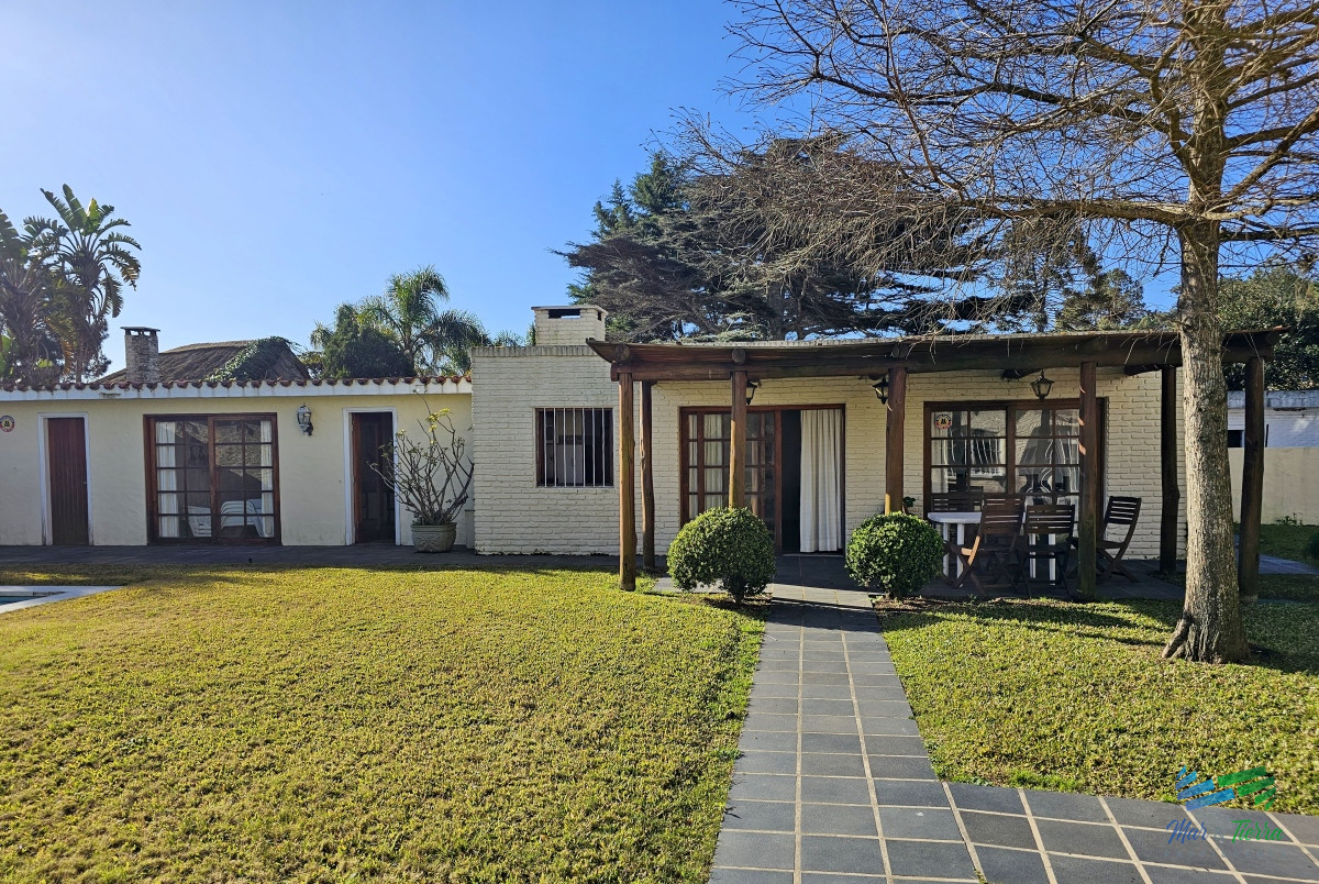 Casa ID.1676 - En venta casa de 5 dormitorios con piscina en playa mansa, Punta del Este