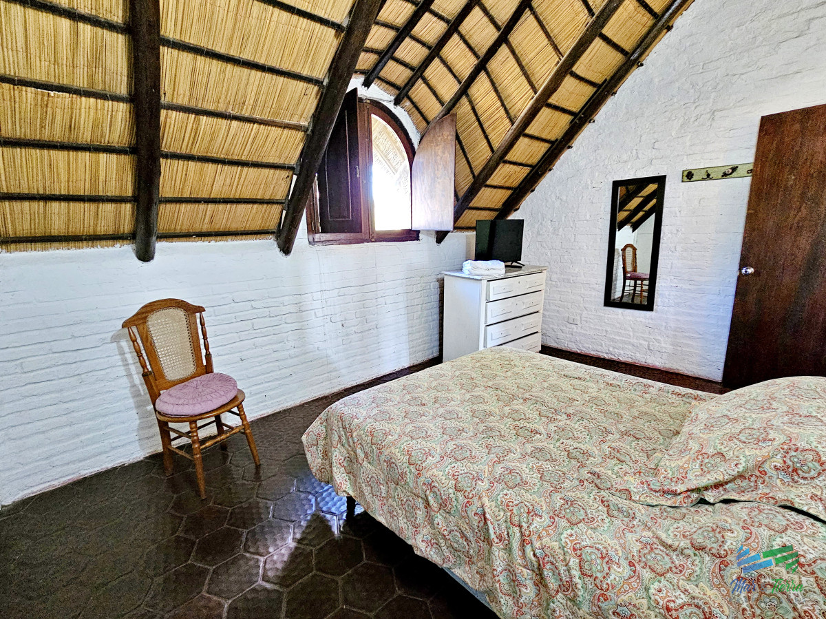 Casa ID.1856 - En venta casa 5 con piscina, a 1 cuadra de la playa mansa, Pintares, Punta del Este