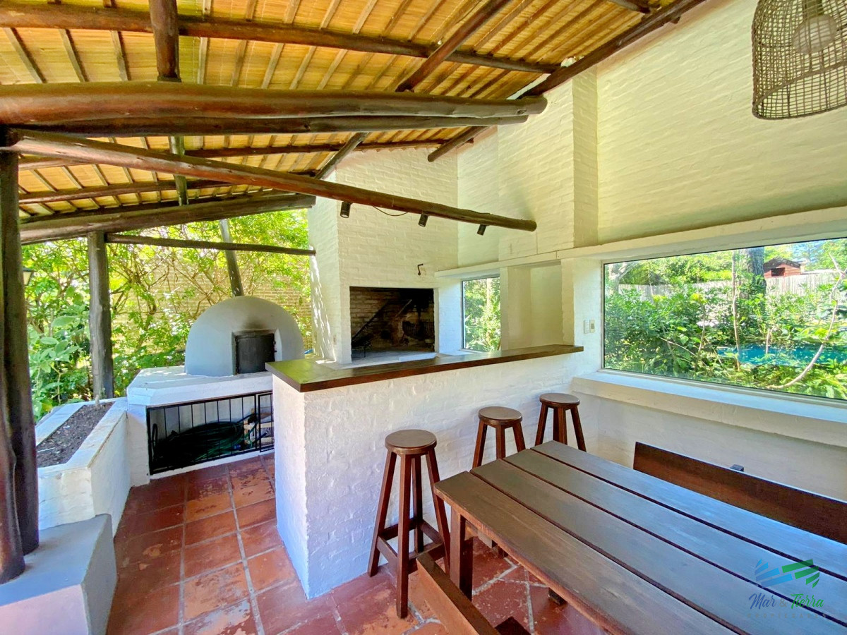 Casa ID.4457 - TEMPORADA 2026 GRAN CASA, 4 DORMITORIOS CON PISCINA CLIMATIZADA, PINARES, PUNTA DEL ESTE DISPONIBLE TEMPORADA 2025!!!