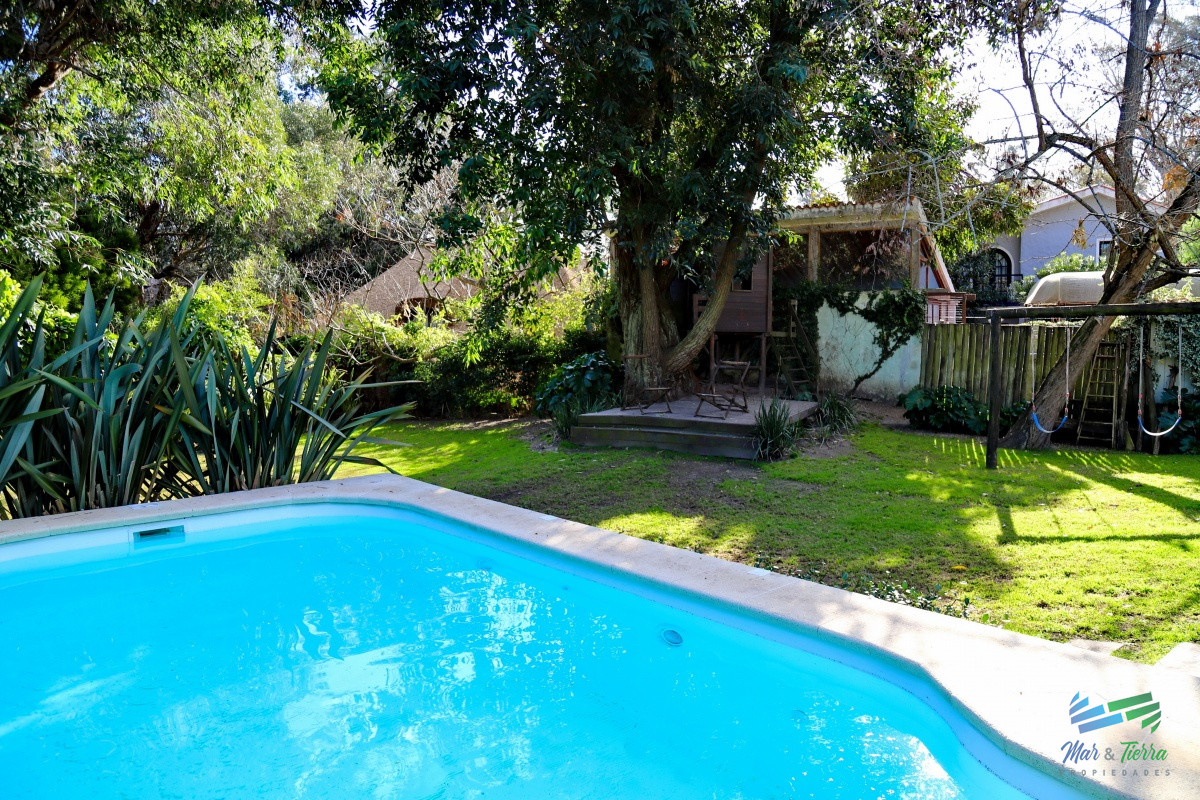 Casa ID.1741 - Vendo casa 4 dormitorios, con piscina en Pinares, Punta del Este