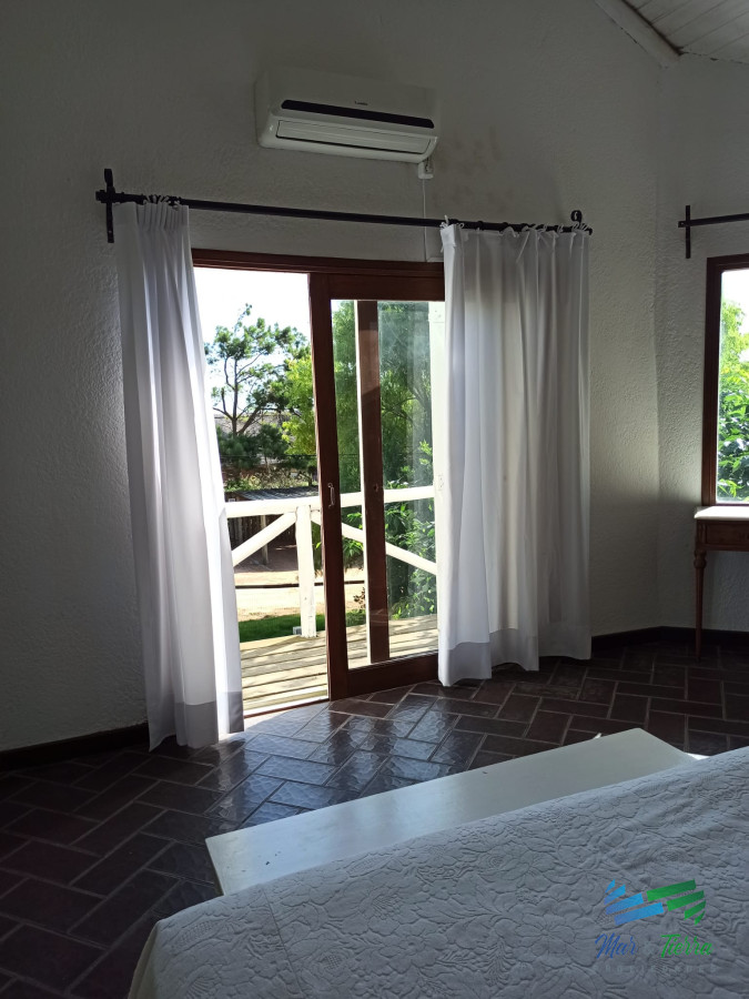 Casa ID.5077 - Buena Oportunidad en El Chorro-Manantiales-R.104 a 5 cuadras de la playa.