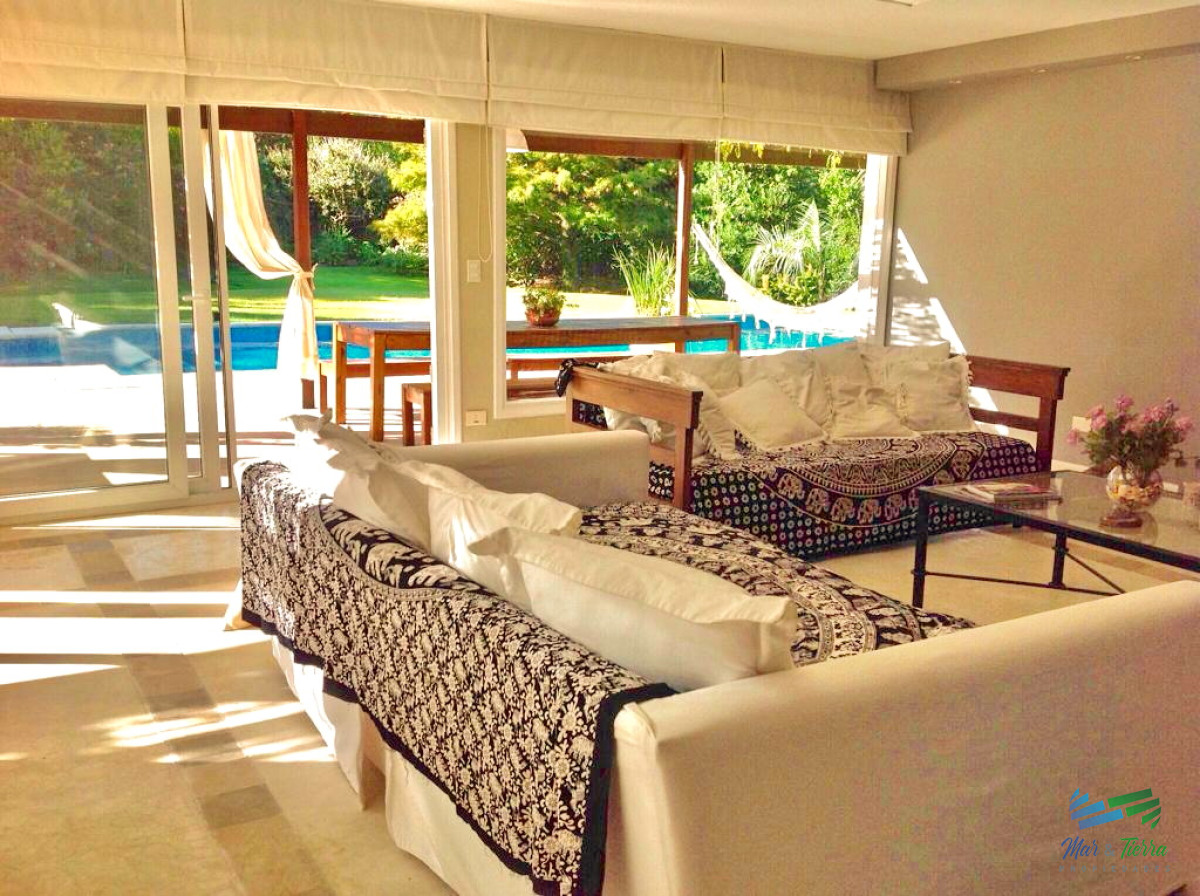 Casa ID.1640 - Espectacular residencia en una de las zonas mas cotizadas de Punta del Este, a metros del mar (Playa Brava).