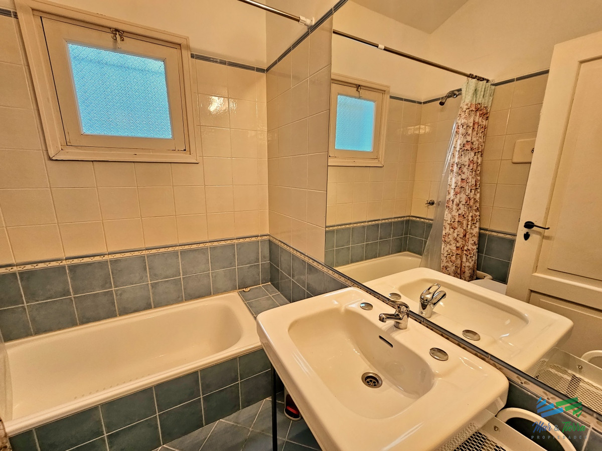 Casa ID.4287 - En venta casa 6 dormitorios con gran terreno y piscina, en la brava, Punta del Este