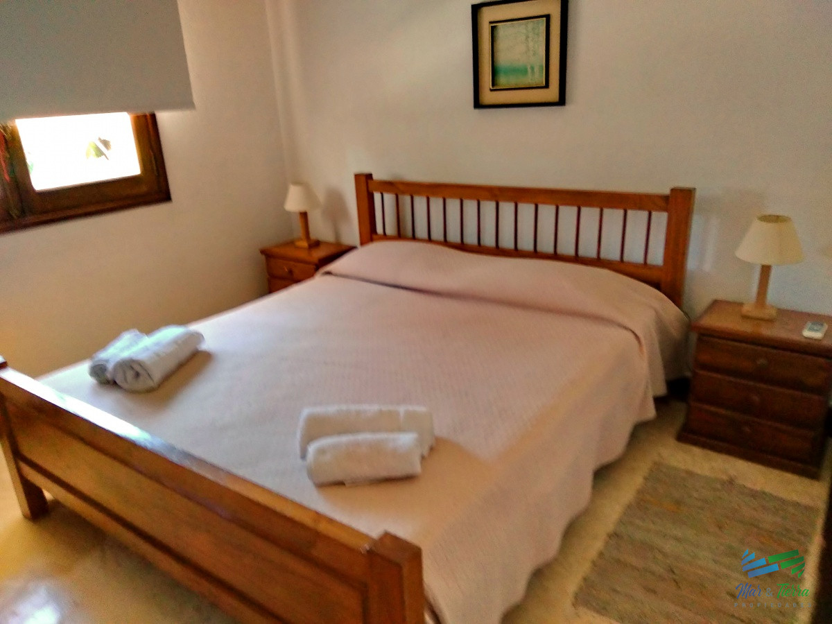 Casa ID.1685 - Vendo casa de 5 dormitorios con piscina climatizada en playa mansa, Punta del Este