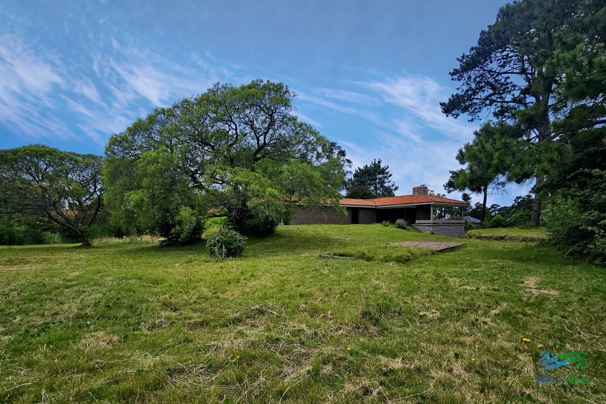 Casa ID.4971 - Venta de casa 3 dormitorios y servicio en El Golf Punta del Este 
