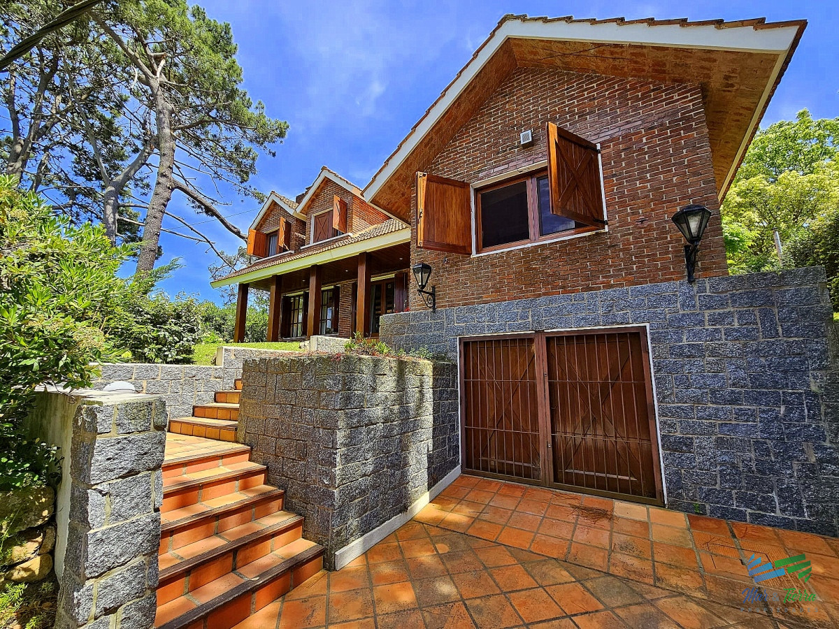 Casa ID.1809 - En venta casa de 3 dormitorios con piscina en excelente estado