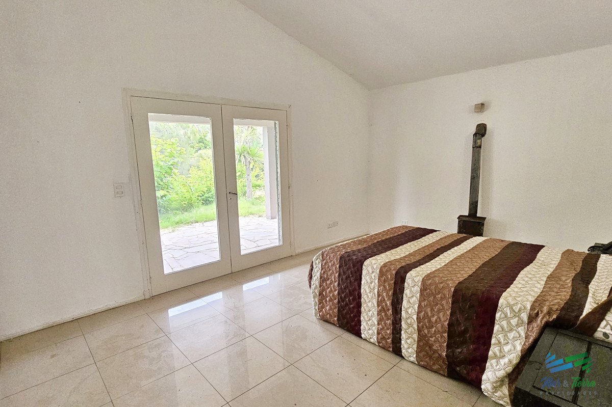 Casa ID.4971 - Venta de casa 3 dormitorios y servicio en El Golf Punta del Este 