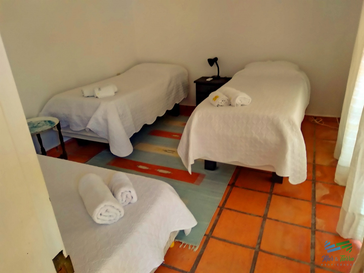 Casa ID.1685 - Vendo casa de 5 dormitorios con piscina climatizada en playa mansa, Punta del Este