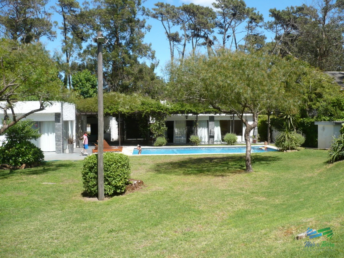 Casa ID.1560 - Vendo casa 3 dormitorios con piscina en Rincón del Indio, Punta del Este.