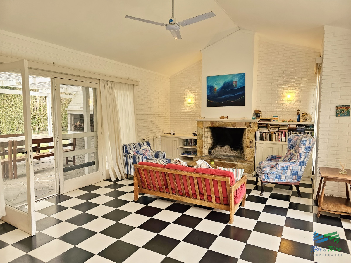 Casa ID.4287 - En venta casa 6 dormitorios con gran terreno y piscina, en la brava, Punta del Este