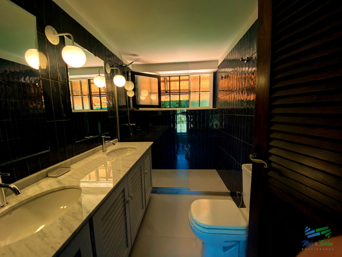 Casa ID.4457 - TEMPORADA 2026 GRAN CASA, 4 DORMITORIOS CON PISCINA CLIMATIZADA, PINARES, PUNTA DEL ESTE DISPONIBLE TEMPORADA 2025!!!