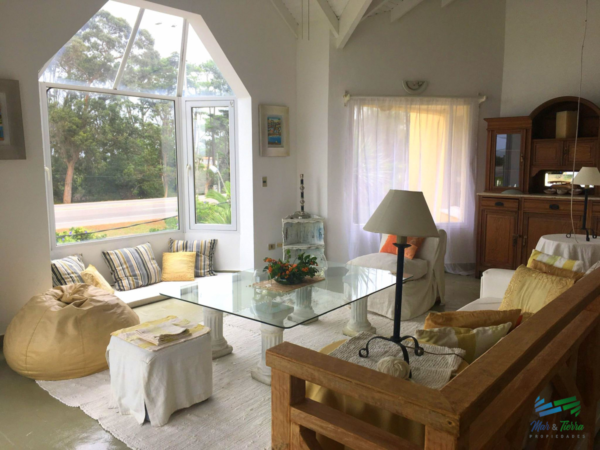 Casa ID.1755 - VENTA de casa en playa mansa,  casa en zona de Pinares, con vista al mar de 3 dormitorios