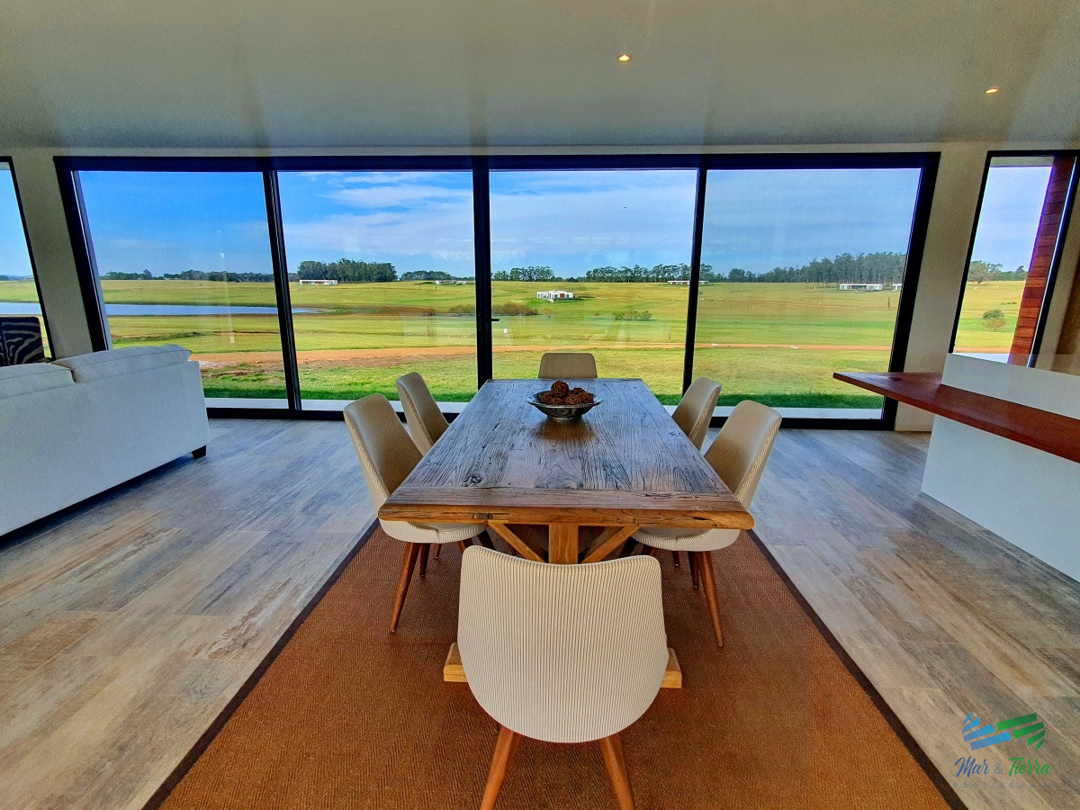 Casa ID.4341 - Vendo casa a estrenar, 3 dormitorios en suite, piscina, en barrio privado Laguna de los Cisnes, Laguna del Sauce, Punta del Este