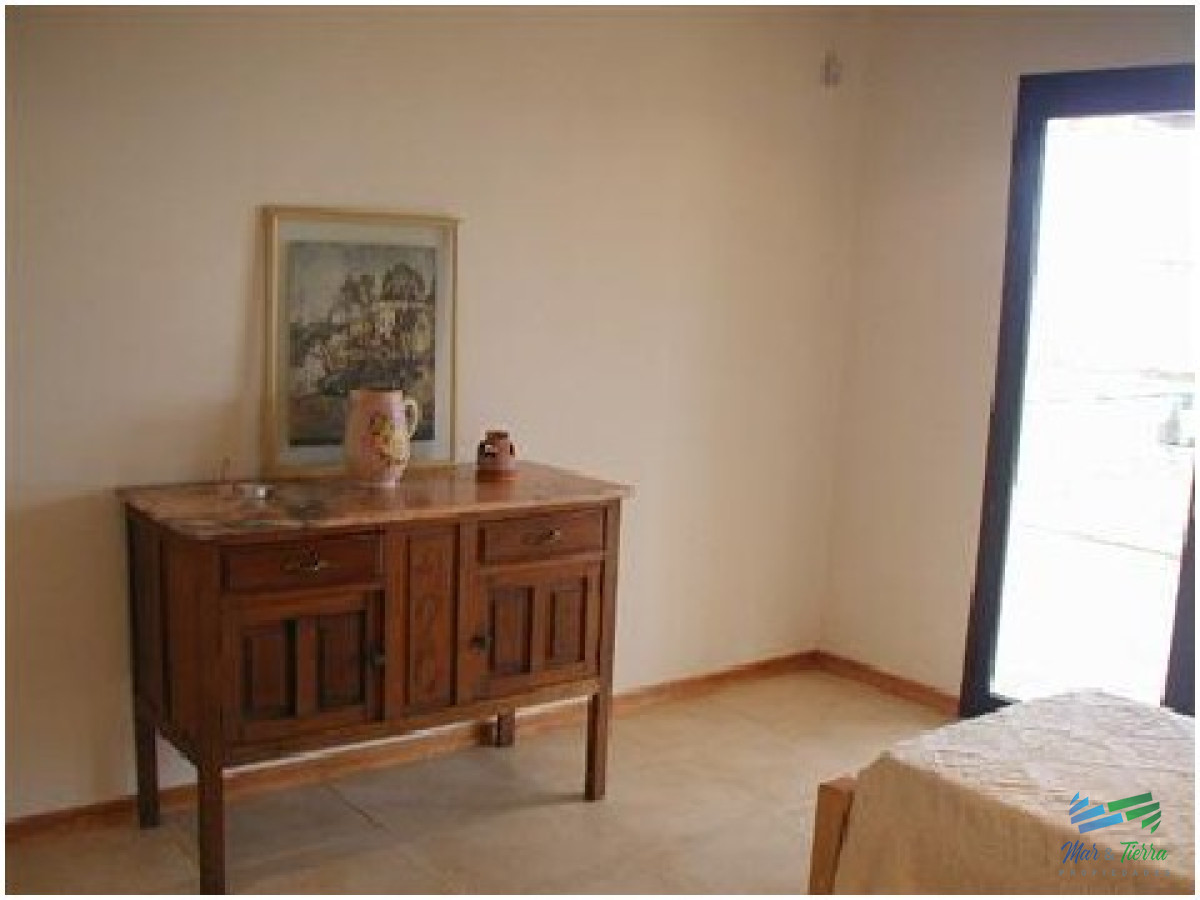Casa ID.2184 - Muy linda casa ubicada a 150 metros del mar, con muy buenas vistas.