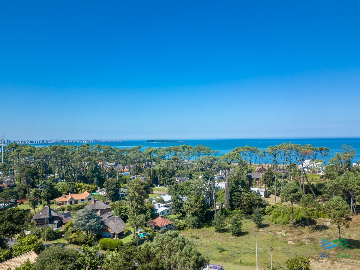 Casa ID.2628 - Vendo casa en barrio privado con todos los servicios, Punta del Este.