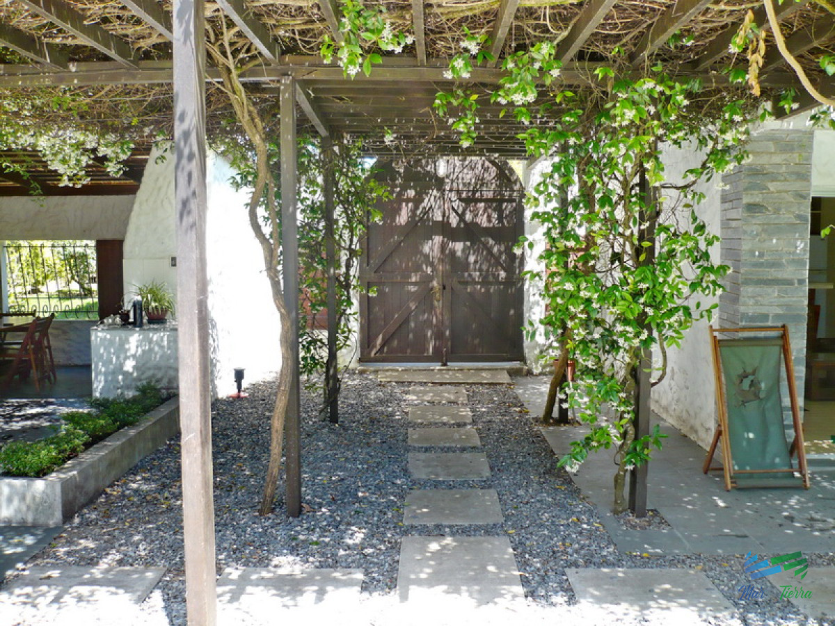 Casa ID.1560 - Vendo casa 3 dormitorios con piscina en Rincón del Indio, Punta del Este.