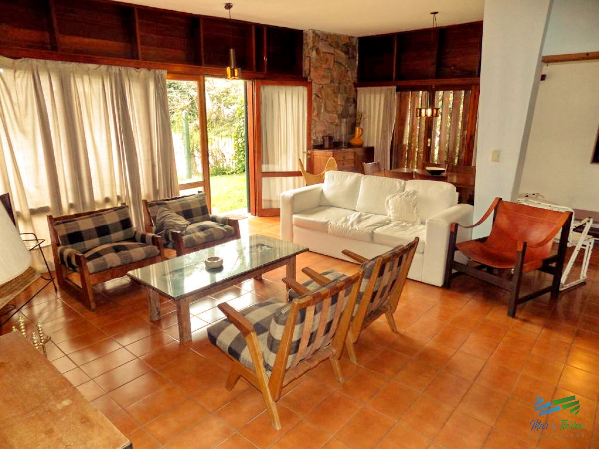 Casa ID.4447 - CASA CON PISCINA, 4 DORMITORIOS, MANSA, PUNTA DEL ESTE 