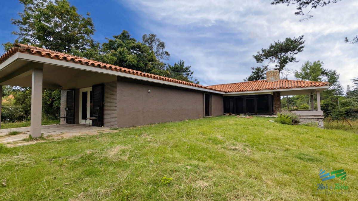 Casa ID.4971 - Venta de casa 3 dormitorios y servicio en El Golf Punta del Este 