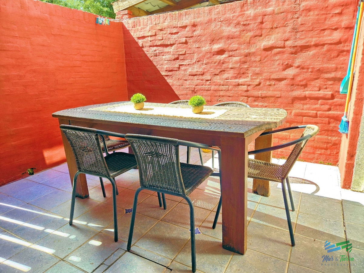 Casa ID.4508 - Venta de casa PH DUPLEX 2 dormitorioss en barrio Cantegril zona Roosevelt 