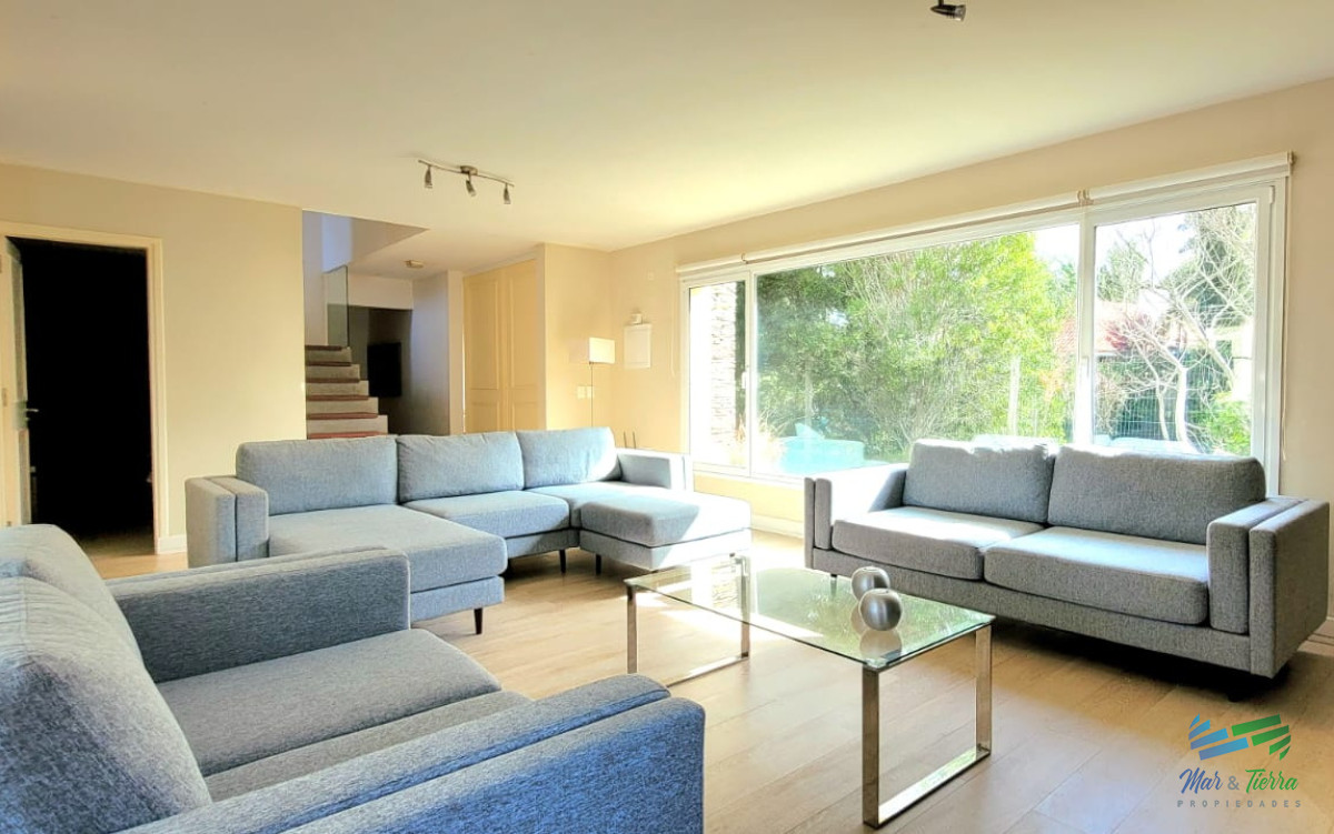Casa ID.4696 - MODERNA CASA EN VENTA, 4 DORMITORIOS, 4 BAÑOS, MARLY
