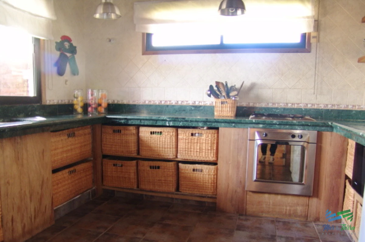 Casa ID.5210 - Atto BAJO DE PRECIO ! Espectacular Residencia sobre el mar, dominando el atardecer en 1 hectárea de terreno en primera línea