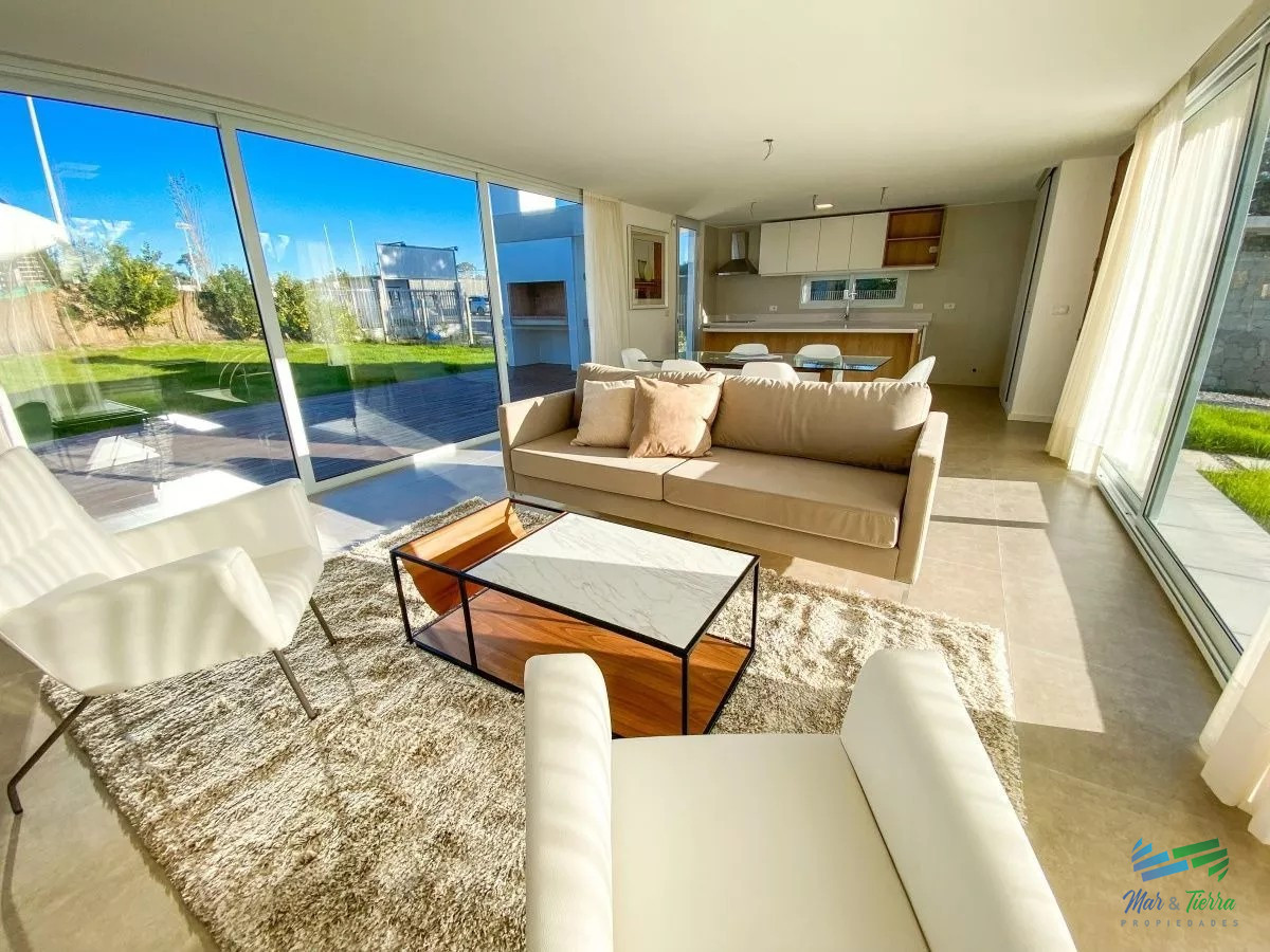 Casa ID.4329 - Casa a estrenar de 3 dormitorios 3 baños en Punta del Este, Jardines de Cordoba