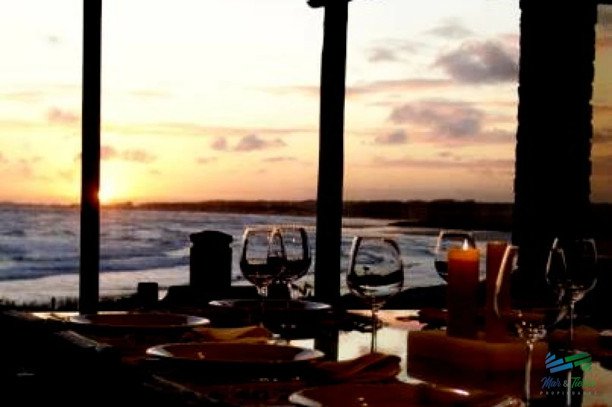 Casa ID.5210 - Atto BAJO DE PRECIO ! Espectacular Residencia sobre el mar, dominando el atardecer en 1 hectárea de terreno en primera línea