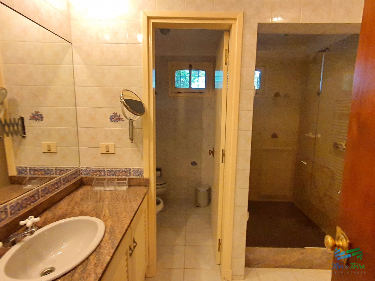 Casa ID.3177 - Vendo casa 4 dormitorios, terreno 3.000 m2, piscina, en Brava, Punta del Este