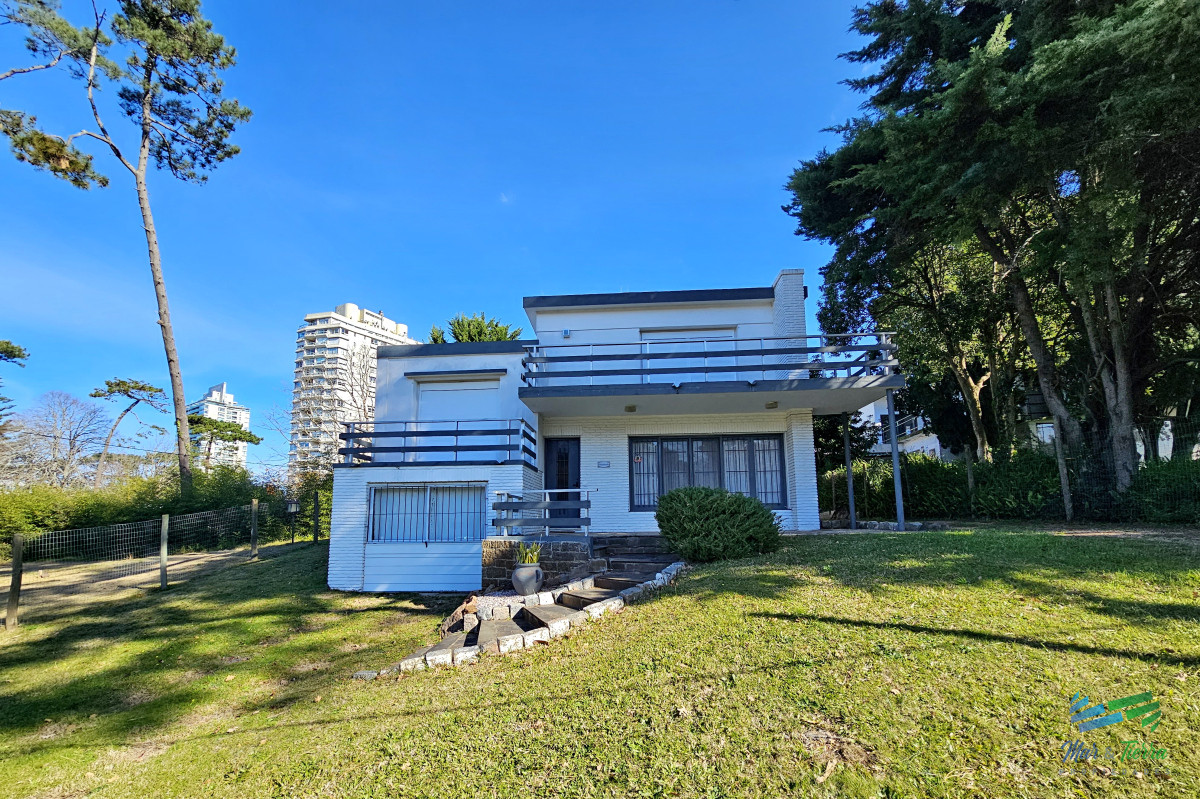 Casa ID.4395 - Vendo casa 4 dormitorios en zona Shopping, Lugano, Punta del Este