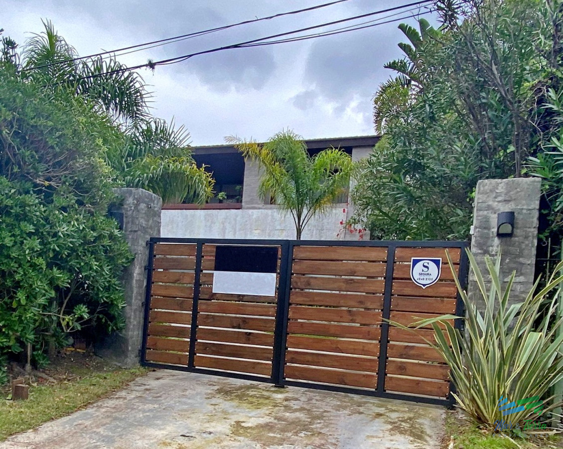 Casa ID.1580 - Casa 5 dormitorios y piscina en venta a 2 cuadras de playa mansa, Punta del este.