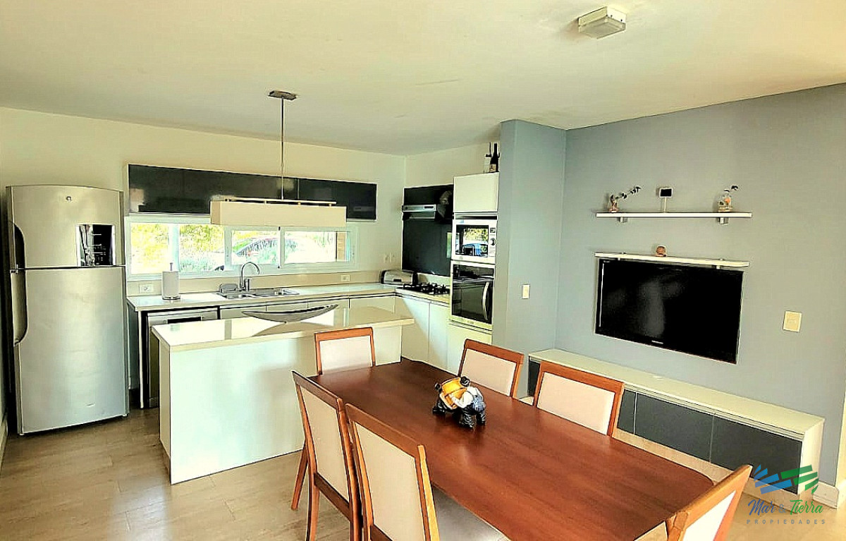 Casa ID.4108 - Venta y alquiler de casa nueva en Beverly Hills Punta del este de 4 dormitorios